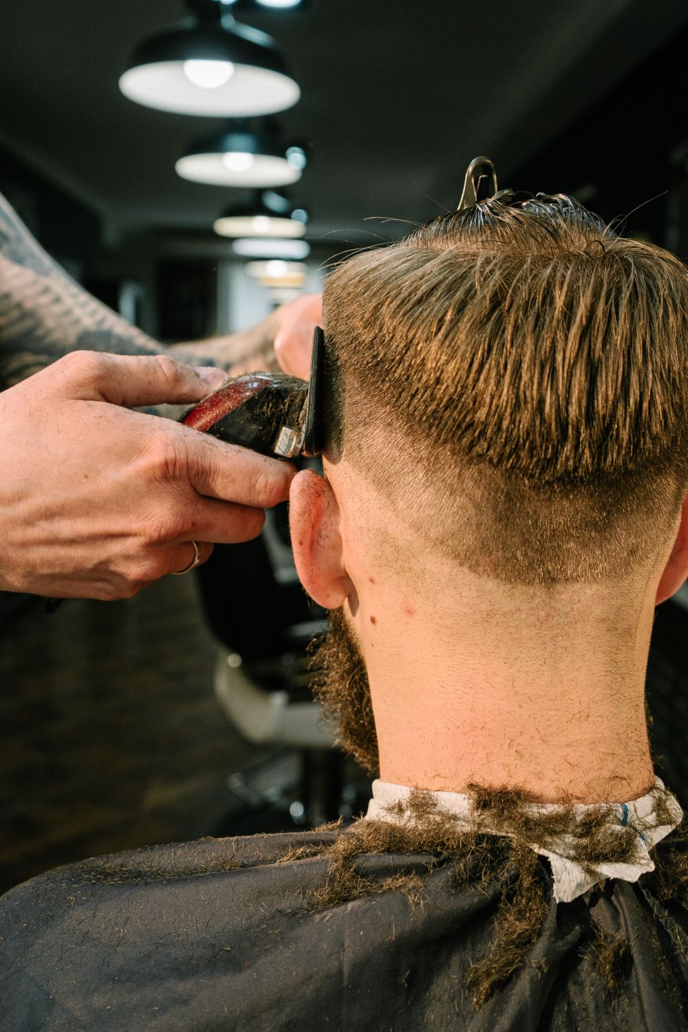 A barber giving a fade haircut